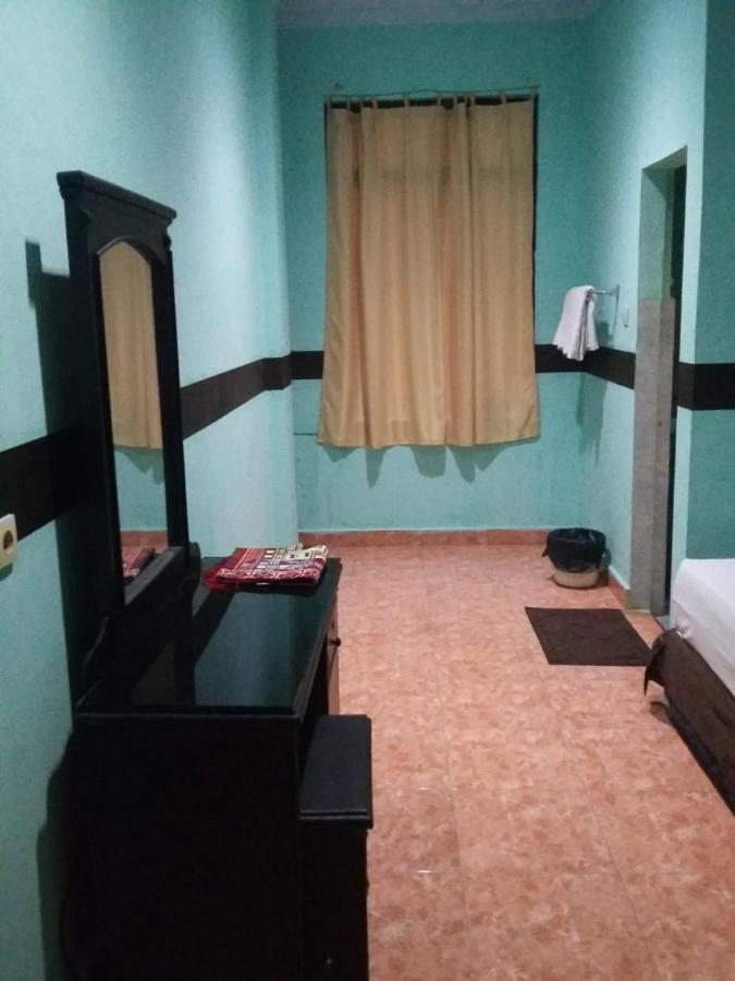 Hotel Reddoorz Near Yuki Simpang Raya Mall Medan 2 Esterno foto