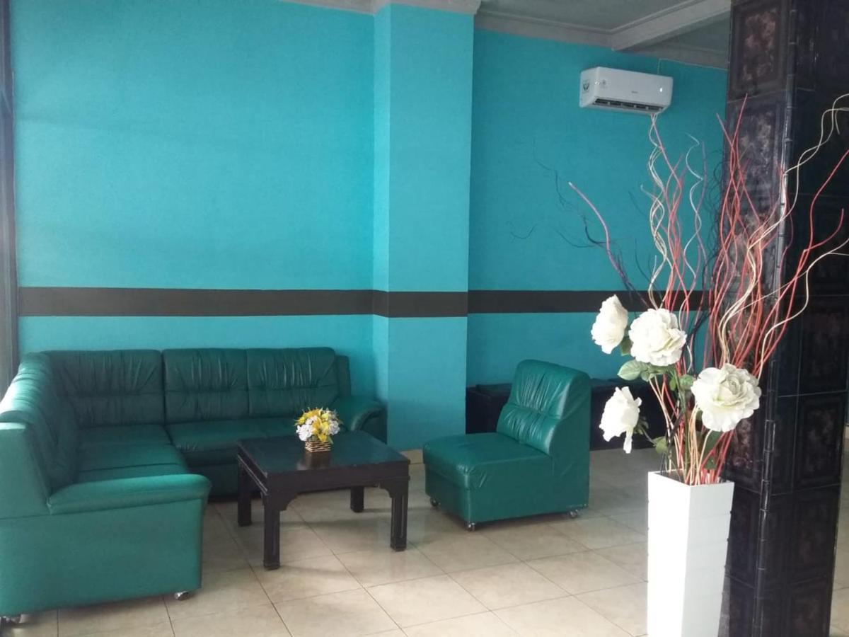 Hotel Reddoorz Near Yuki Simpang Raya Mall Medan 2 Esterno foto