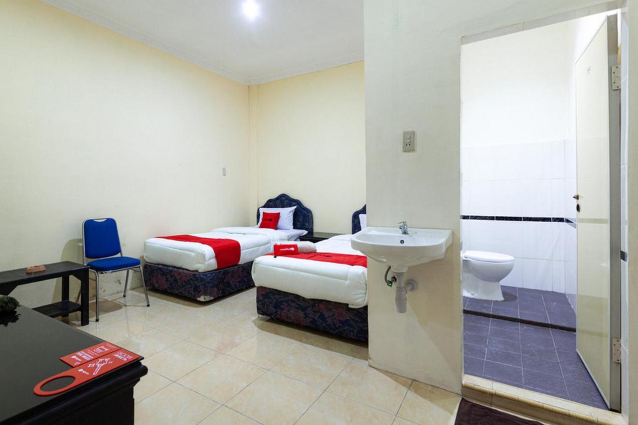 Hotel Reddoorz Near Yuki Simpang Raya Mall Medan 2 Esterno foto